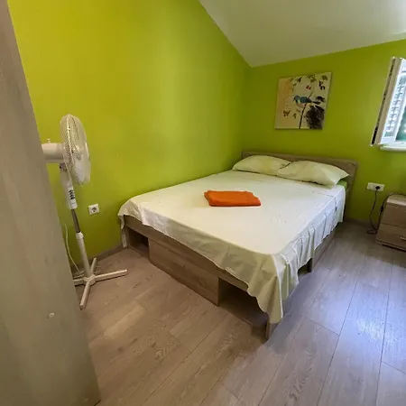 Rokova Terrace Retreat 公寓