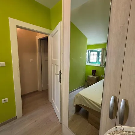 Апартаменти Rokova Terrace Retreat