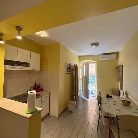 Rokova Terrace Retreat Apartment